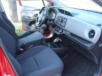 Usata Toyota Yaris Cool 72 CV (52 kW) 2019 Rosso Berlina