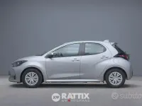 Usata Toyota Yaris Hybrid Active 92 CV (67 kW) 2022 Argento Berlina