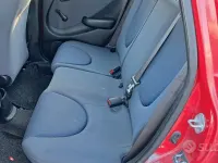 Usata Honda Jazz 78 CV (57 kW) 2004 Rosso Utilitaria