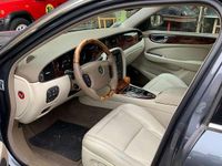 Usata Jaguar XJ8 258 CV (189 kW) 2004 Grigio Berlina