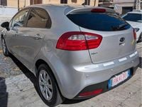 Usado Kia Rio EX 90 HP (66 kW) 2011 Cinzento Sedan