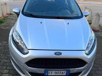 Usata Ford Fiesta Business Edition 75 CV (55 kW) 2016 Grigio Utilitaria