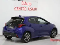 Usata Toyota Yaris Hybrid Lounge 130 CV (95 kW) 2025 Blu Berlina
