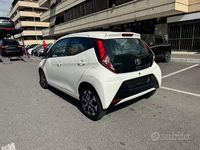 Usata Toyota Aygo X-play 72 CV (52 kW) 2019 Bianco Utilitaria