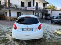 Usata Peugeot 208 Allure 92 CV (67 kW) 2014 Bianco Utilitaria