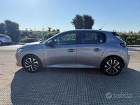 Usata Peugeot 208 Allure 75 CV (55 kW) 2023 Grigio Utilitaria