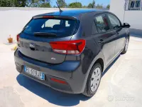 Usata Kia Rio 84 CV (61 kW) 2017 Nero Berlina