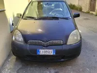 Usata Toyota Yaris 68 CV (50 kW) 2001 Nero Berlina