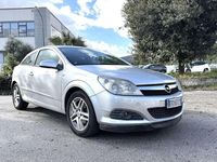 Usata Opel Astra GTC Enjoy 90 CV (66 kW) 2006 Argento Coupé