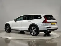 Usata Volvo V60 CC Plus 197 CV (144 kW) 2023 Bianco Station wagon