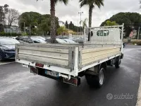Usata Nissan Cabstar 106 CV (77 kW) 2000 Bianco Pick-up