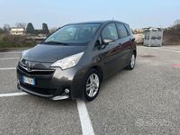 Gebraucht Toyota Verso-S Active 99 PS (72 kW) 2011 Grau Van / Kleinbus