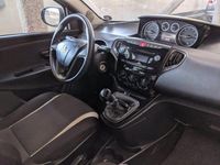 Usado Lancia Ypsilon 85 HP (62 kW) 2014 Vermelho Citadino