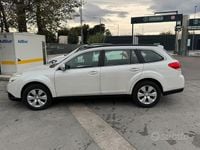 Usata Subaru Outback 150 CV (110 kW) 2010 Bianco Station wagon