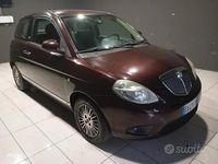 Usata Lancia Ypsilon 78 CV (57 kW) 2010 Viola Utilitaria