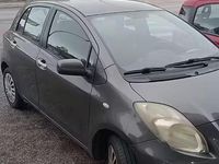 Begagnad Toyota Yaris 100 HK (73 kW) 2010 Grå Halvkombi