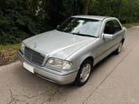 Usata Mercedes C180 Elegance 122 CV (89 kW) 1993 Argento Berlina