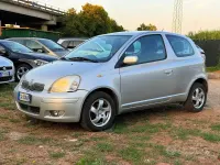 Usata Toyota Yaris 65 CV (47 kW) 2005 Grigio Berlina