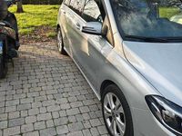 Usata Mercedes B180 109 CV (80 kW) 2017 Argento Monovolume
