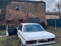 Usata Mercedes 240 72 CV (52 kW) 1983 Bianco Berlina