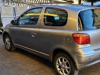 Usata Toyota Yaris 65 CV (47 kW) 2005 Argento Utilitaria