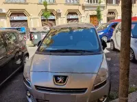 Usado Peugeot 5008 112 CV (82 kW) 2011 Gris Monovolumen