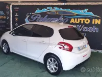 Usata Peugeot 208 Allure 68 CV (50 kW) 2013 Bianco Utilitaria