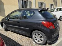 Usata Peugeot 207 90 CV (66 kW) 2007 Nero Berlina