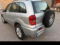 Usata Toyota RAV4 128 CV (94 kW) 2002 Grigio Station wagon