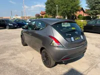 Usata Lancia Ypsilon 69 CV (50 kW) 2015 Grigio scuro Utilitaria