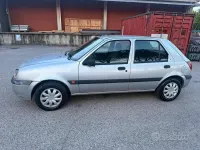 Usata Ford Fiesta 75 CV (55 kW) 2001 Grigio Utilitaria