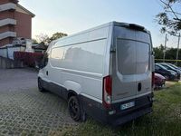 Usata Iveco Daily 207 CV (152 kW) 2023 Argento Furgone