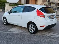 Usata Ford Fiesta Titanium 68 CV (50 kW) 2010 Bianco Berlina