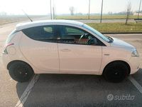 Usata Lancia Ypsilon 60 CV (44 kW) 2015 Bianco Utilitaria
