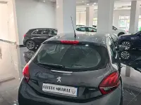 Usata Peugeot 208 Active 75 CV (55 kW) 2016 Grigio Utilitaria