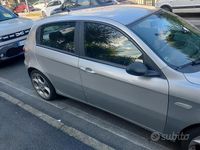 Usata Alfa Romeo 147 120 CV (88 kW) 2005 Grigio Utilitaria