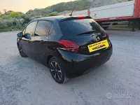 Usata Peugeot 208 83 CV (61 kW) 2019 Nero Utilitaria