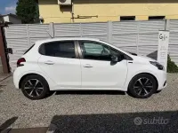 Usata Peugeot 208 Allure 83 CV (61 kW) 2019 Bianco Utilitaria