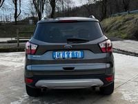 Usado Ford Kuga 120 CV (88 kW) 2018 Gris SUV
