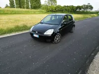 Usata Ford Fiesta Ghia 68 CV (50 kW) 2004 Nero Utilitaria