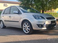 Usata Ford Fiesta 68 CV (50 kW) 2007 Grigio Utilitaria