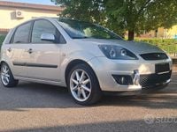 Usata Ford Fiesta Titanium 68 CV (50 kW) 2007 Grigio Utilitaria
