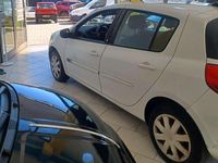 Usata Renault Clio III 75 CV (55 kW) 2011 Bianco Berlina
