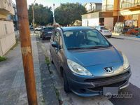 Usata Peugeot 1007 70 CV (51 kW) 2005 Grigio Monovolume