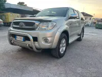 Usata Toyota HiLux SR 171 CV (125 kW) 2011 Grigio Pick-up