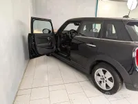 Begagnad Mini ONE 102 HK (75 kW) 2021 Svart Halvkombi