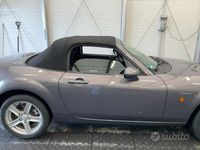 Usata Mazda MX5 126 CV (92 kW) 2006 Grigio scuro Cabrio