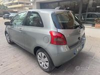 Usata Toyota Yaris Sol 90 CV (66 kW) 2007 Grigio Utilitaria