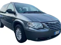 Usata Chrysler Voyager 143 CV (105 kW) 2007 Grigio scuro Monovolume