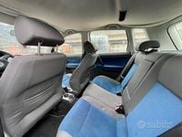 Usado VW Polo 75 CV (55 kW) 2006 Gris Utilitario